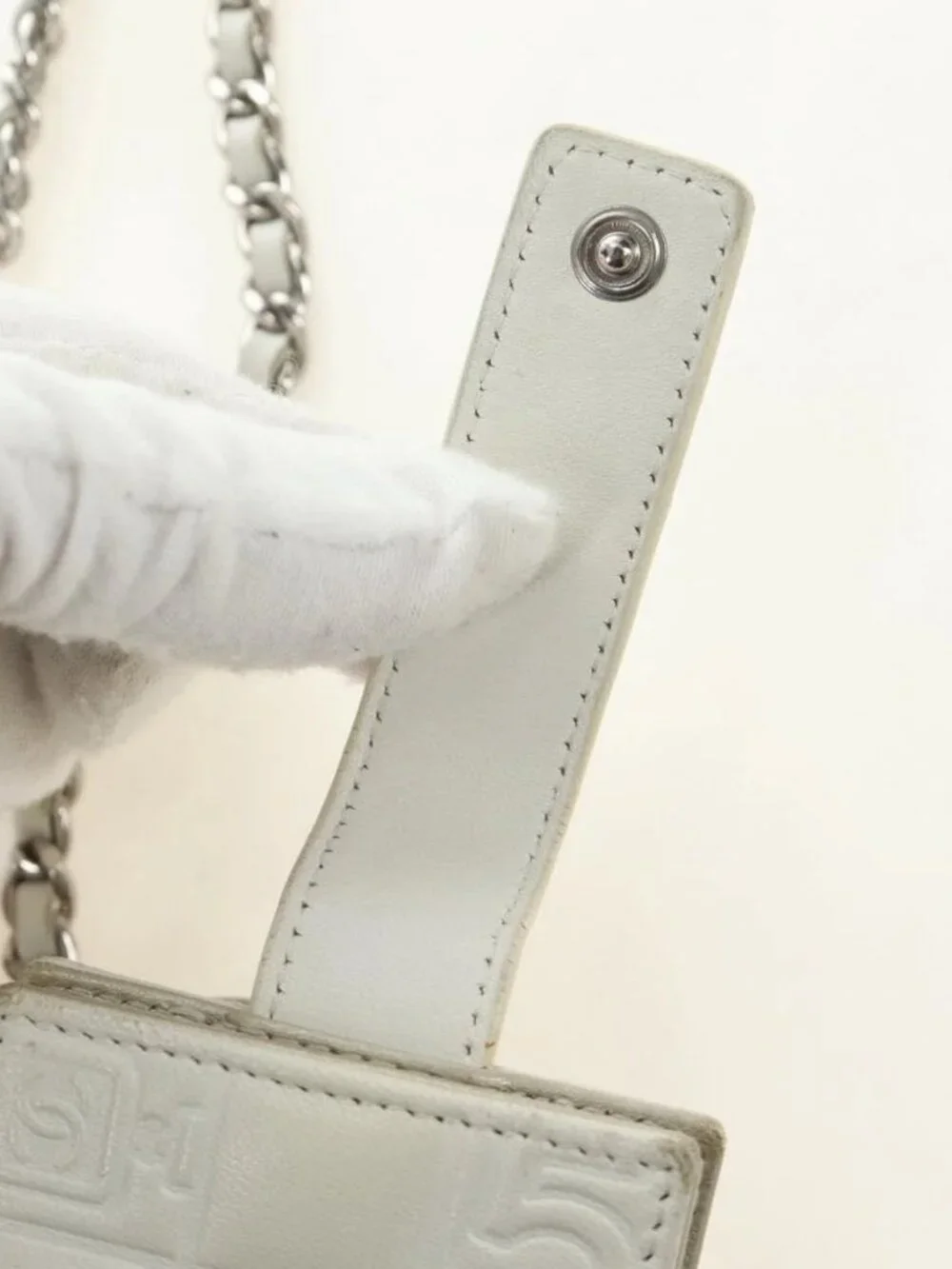 CHANEL icon Chain Shoulder Pouch Lamb Skin White Silver CC Auth 184233A
